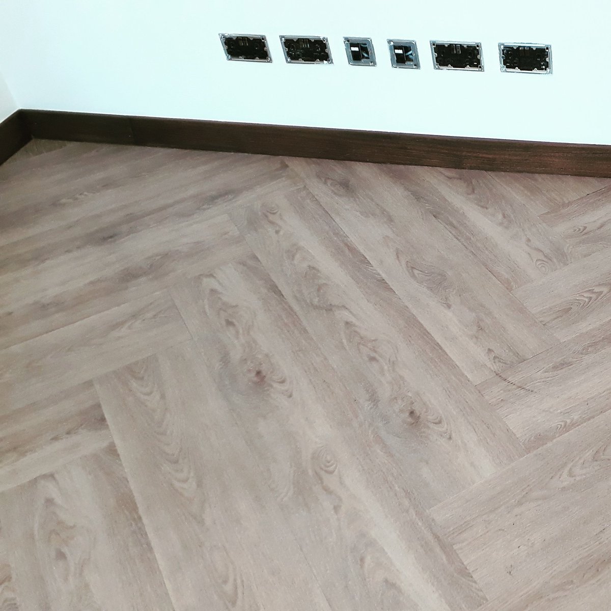 EvoFloor's tweet photo. WIP: Office Floor.
LVT Herringbone.

#Flooring #FlooringKenya #LVT #OfficeFloors #FloorSpecialist #FloorInstaller #LVTInstaller #VinylInstallation #FloorDesign #Herringbone #ThursdayMotivation https://t.co/WhoJjXVyYD