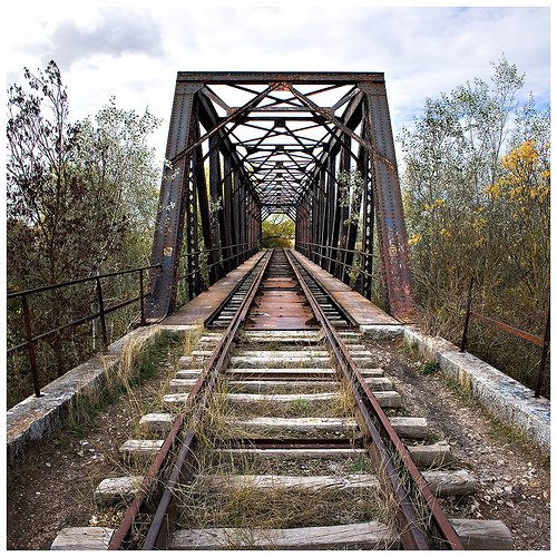 lauradelvalleg's tweet photo. Este maravilloso puente es un lugar con mucha historia y mucho encanto que, sin duda, merece la pena visitar porque permite disfrutar tanto del puente como del río, la fauna y la vegetación propia del lugar. #mipaisaje #DCSUVA #PuentedeHierro #RíoDuero https://t.co/oUJCalzadq