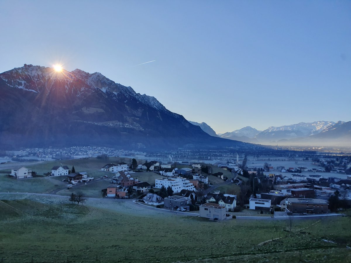 LI_Travel's tweet image. Auch bei trübem Herbstwetter lohnt sich ein kleiner Spaziergang. Wir haben für euch unsere Top-5 Spaziergänge im Tal zusammengestellt. fcld.ly/4fo65ja 🌧💚🌧 #princelymoments #fallingforfall