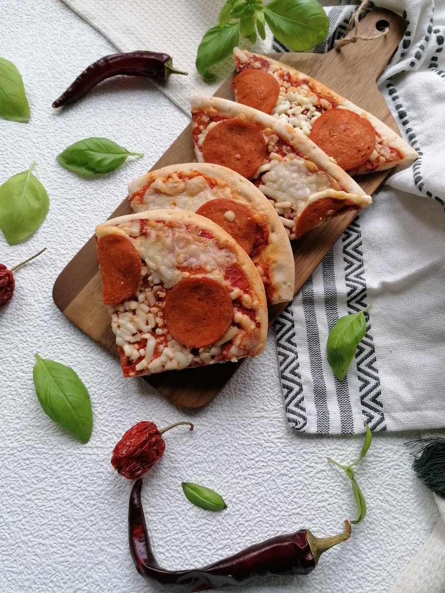 Wholecreations's tweet photo. New to our shop. Dairy &amp; Gluten Free Veggeroni pizza. https://t.co/O1UWp7hgEg
#glutenfree #dairyfree #plantbase #glutenfreepizza https://t.co/I1nUmkgtAr