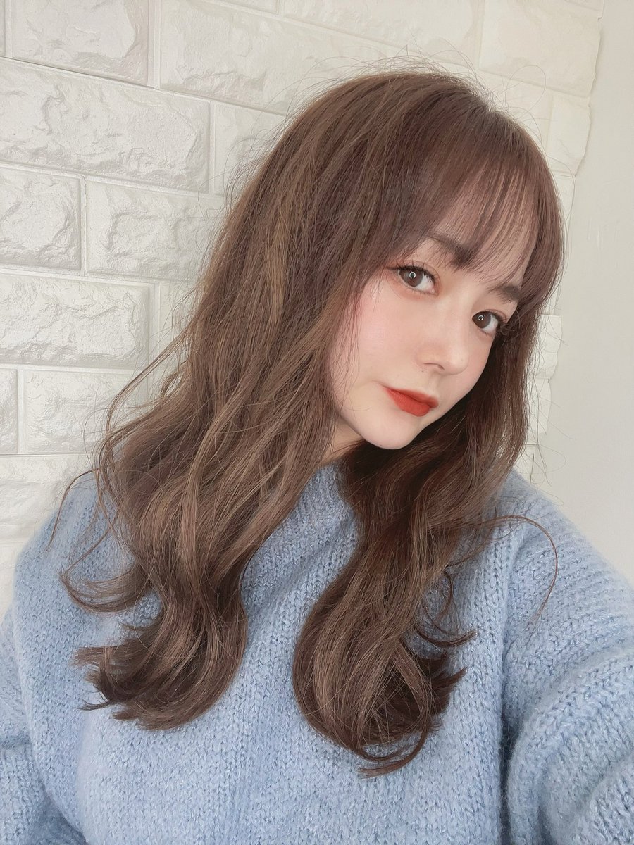 大田くるみ Mimifilm インスタには書いたけど 今エクステついてます プルエクステ っていう細 い毛束が1本 元がショートボブなんだけどエクステ取った時にスカスカにならないようにほぼ地毛のカットはせず 染めて 前髪切って ふわふわに巻いて