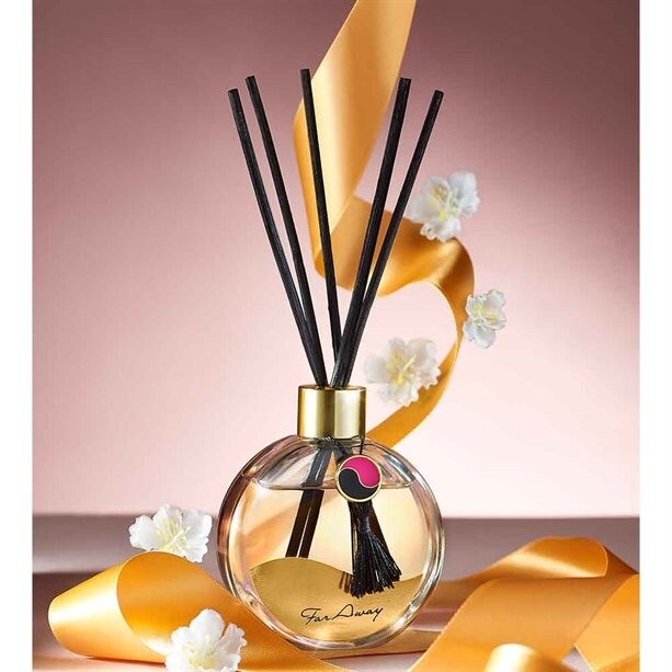 RachelCapper2's tweet image. Fill your home with the mesmerising fragrance of jasmine, freesia and vanilla musk.