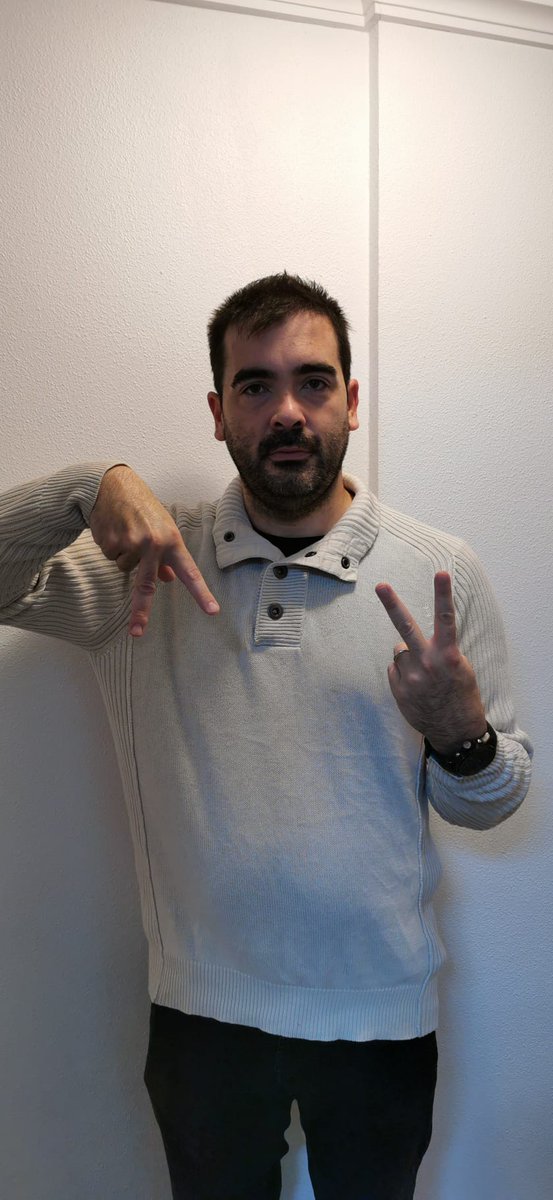 AzadaVerde's tweet photo. ¡Súmate al reto #AzadaVerde!
Hazte un selfi formando una A y una V con las manos y con la etiqueta #ContamosConTuAzada y muestra y difunde tu apoyo a la #soberaníaAlimentaria de #África 💚 https://t.co/9nvdP34Vn7