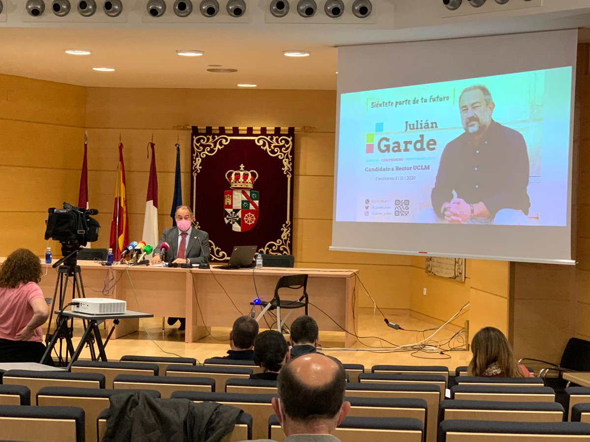 edusocial_cu's tweet photo. Con motivo de las elecciones a rector de la UCLM, hoy tenemos a Julián Garde en nuestra facultad, uno de los candidatos. https://t.co/InQPMveLVX