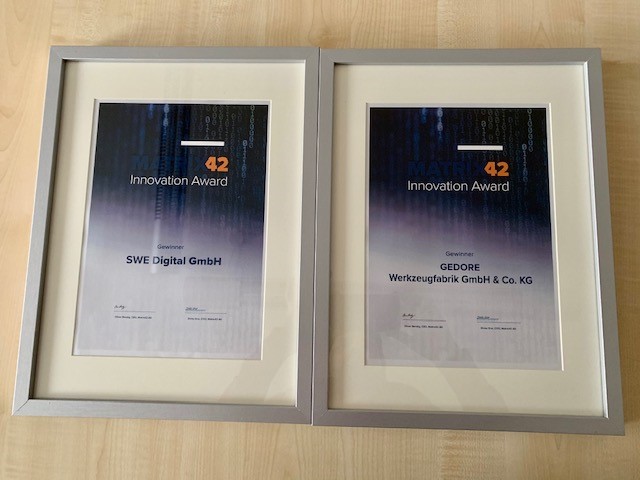 Matrix42_global's tweet photo. Honour to whom innovation is due! 
Matrix42 congratulates GEDORE Group and Stadtwerke Erfurt (SWE) on the Innovation Award 2020 at Digital Workspace World 2020.

#MX42DWW #Award #customers #innovation #servicemanagement #assetmanagement #workspacemanagement #itsecurity https://t.co/aEms1eFle3