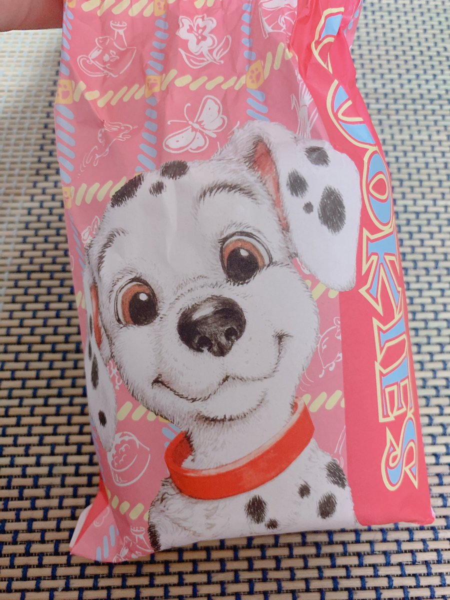 杏子4 11魔法士オフ会 ランドで買った101匹わんちゃんのチョコチップクッキー 美味しい 甘すぎずバターの風味が香ってサクサクほろほろ