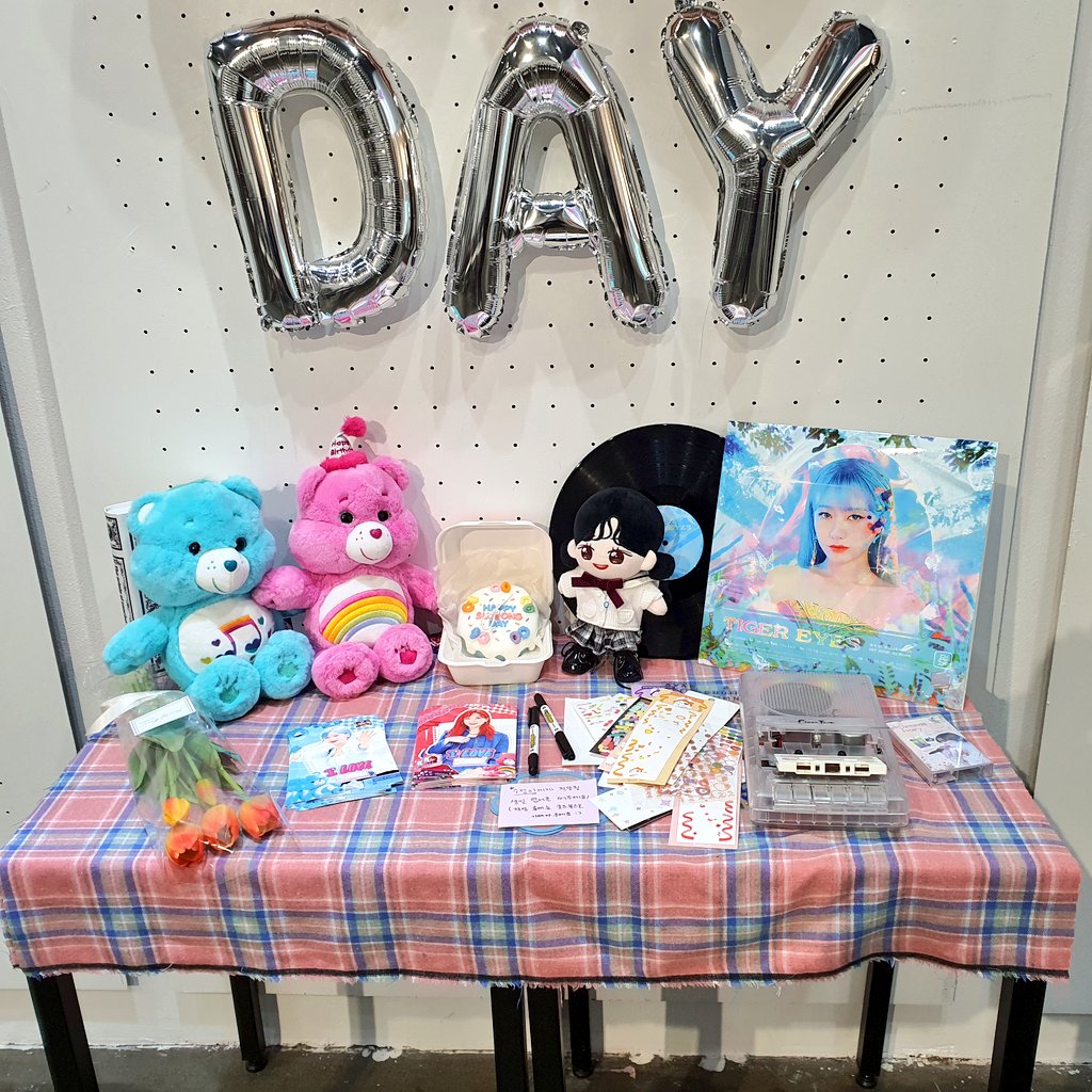 Watercolor_0107's tweet photo. 류랑이의🐯 생일을 너무너무 축하합니당🎉🎉🎉
아기맹수즈 친목 간곡히 바라는중❤
@mldc_sj 너무 고생했다! 남은 이틀도 화이팅ㅎㅎㅎ
#We_Love_SUJEONG_DAY https://t.co/QMISwAH7Oo