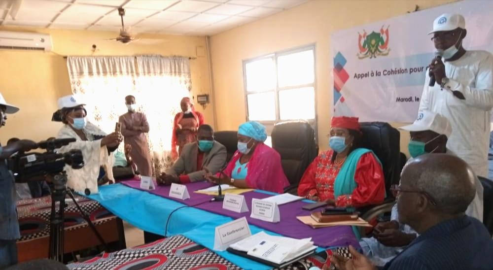 YacReki's tweet photo. #UNFPA
#MoNDeKourcia
#2MINVEST
Dans le cadre du projet appel à cohésion "#Koukan #Kourcia", financé par l'UNFPA, nous avons eu l'honneur de participé à l'atelier de sensibilisation, des acteurs des #médias de la région de Maradi pour des #élections #apaisées au Niger. https://t.co/2hf0kTHlVM