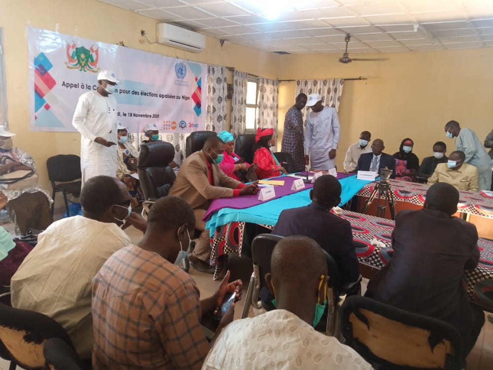 YacReki's tweet photo. #UNFPA
#MoNDeKourcia
#2MINVEST
Dans le cadre du projet appel à cohésion "#Koukan #Kourcia", financé par l'UNFPA, nous avons eu l'honneur de participé à l'atelier de sensibilisation, des acteurs des #médias de la région de Maradi pour des #élections #apaisées au Niger. https://t.co/2hf0kTHlVM