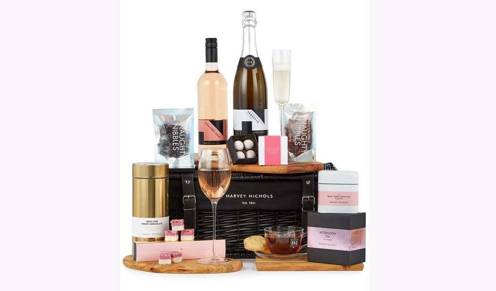 LuxuryGiftExp's tweet photo. WIN!
We have another fantastic competition for you today.
We're giving YOU the chance to WIN this luxury Harvey Nicols Hamper.
To be in with a chance, simply Like this post and tag in the person you would most like to share in with.
#WIN #Competition #LGExperience https://t.co/1u2iXrRCYT