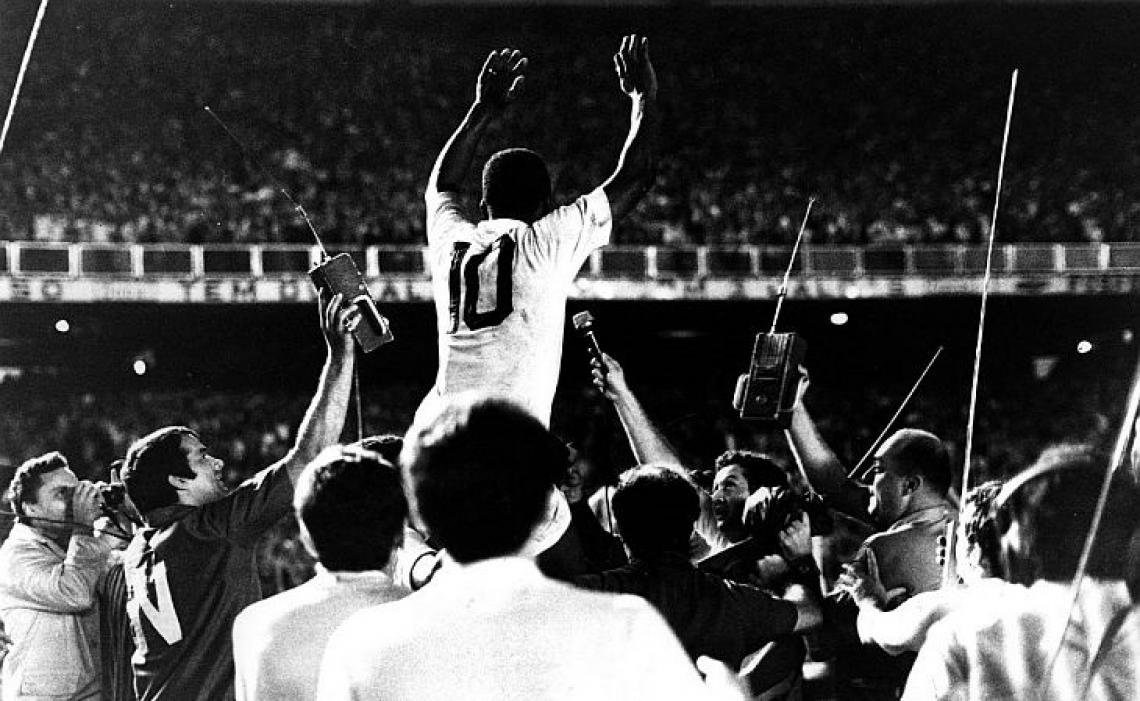 19/11/1969. Vasco 1x2 Santos-SP, pelo Campeonato Brasileiro. Milésimo gol de Pelé.Histórico! #editoragorduchinha #santosfc #diadevasco #pele80