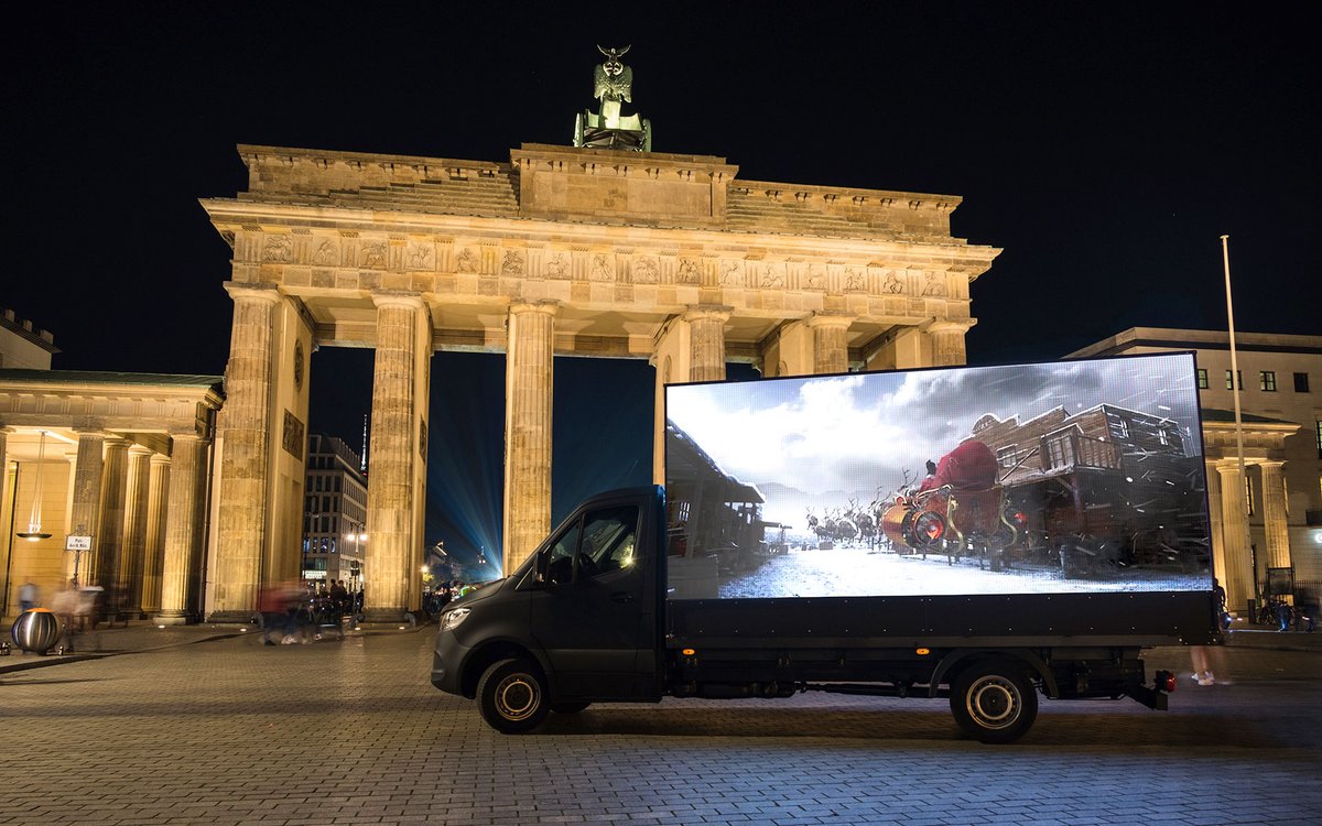 Inovisco's tweet photo. @Sony ❌ #CoolLiteCube 

Song Release - HOLIDAY ❄️ 
@LilNasX 
📍 #Berlin

Ausgestattet mit Sound &amp; 4 LED-Screens, haben wir Berlin unsicher gemacht und mit @_strassenjunge die neue Single "Holiday" angeteasert. 🔥 

#wirbdochwoduwillst #inovisco #ooh #coollitecube #outofhome https://t.co/GZI8uroyUp