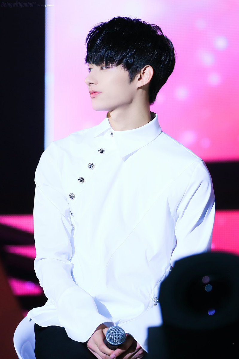 170523 4th Mini Album Al1 쇼케이스
눈이 너무 이뽀😭
<a href="/pledis_17/">세븐틴(SEVENTEEN)</a>
#세븐틴 #SEVENTEEN #준 #문준휘 #JUN #JUNHUI #文俊辉 #ジュン #セブチ #セブンティーン