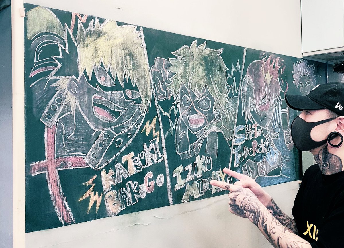 kouryu_1014's tweet photo. 髪の毛メンテしに行ったら壁にヒロアカ描いてあってテンション上がった!!因みに爆豪推しです!!

にしても絵うまー!!

ままんいつもありがとう!!☺️ https://t.co/OeNLsr0kcx