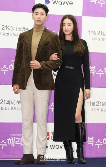 nUKiOz's tweet photo. [1/2] ภาพงานแถลงข่าว | #GetRevenge #HeraTheGoddessOfRevenge TV Chosun #ยุนฮยอนมิน #คิมซารัง #ยูซอน #จองมันชิก

ตอนแรก 21 พย ซับไทย VIU https://t.co/Zz8stBWw09