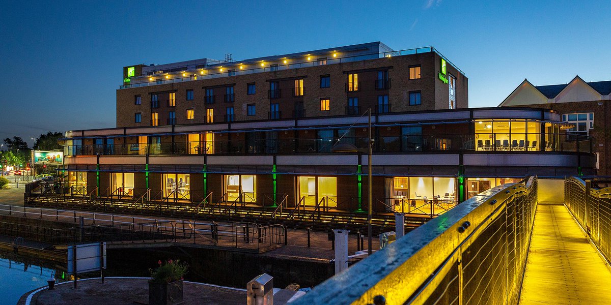 The <a href="/HIBrentfordLock/">Holiday Inn Brentford Lock</a> overlooks the Grand Union Canal in West London.

The hotel has easy access to the centre of London with nearby underground/overground train lines, and is a short drive to the world famous Kew Gardens and beautiful Richmond Park. 
#RBH #GroupLeisure #London