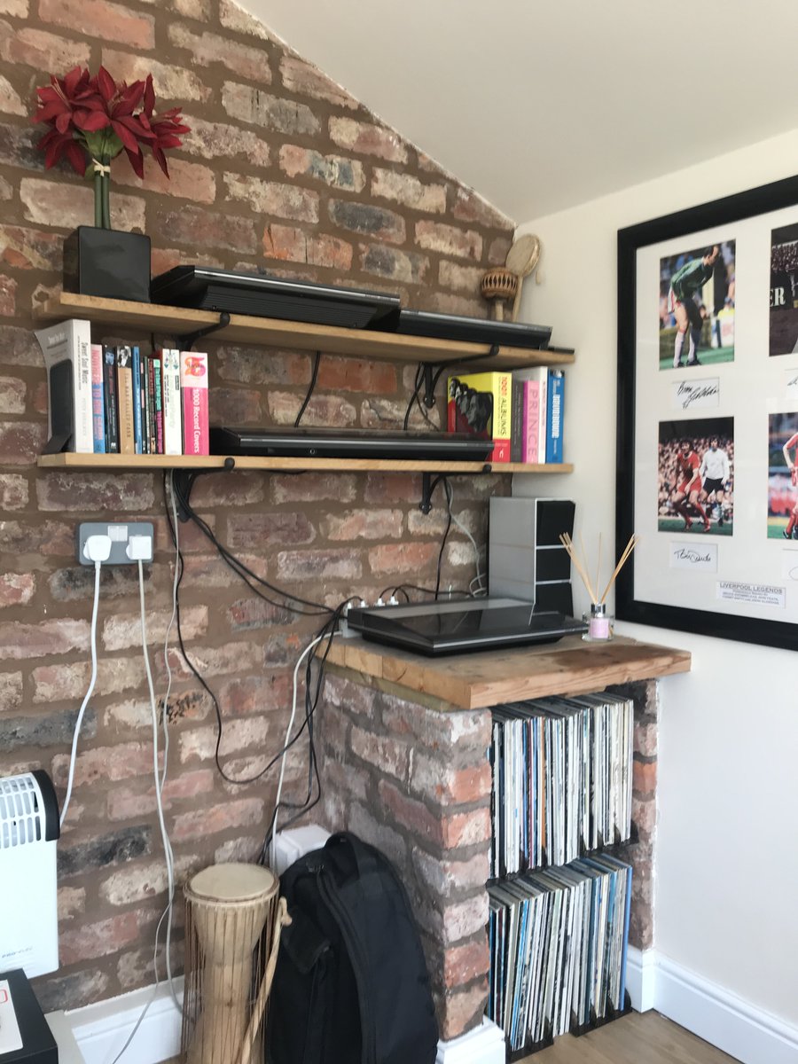 paulwdiggory's tweet photo. Just caught up with #deskoveries Here's my shed where I wote and self-published Outside Lola's before participating in the brilliant #WritingAMemoir course by @cbcreative led by @CatRentzenbrink Now trying to write it! #WriteSaidShed https://t.co/XkFDQ4Jpdb