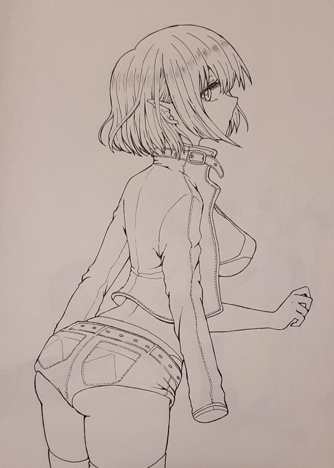 去年の今頃って
この辺の絵を描いてたんだなぁ( ˙³˙)
懐かしい...( ˙³˙)
4枚目の絵は
何人描けるか遊んでたな( ˙³˙) 