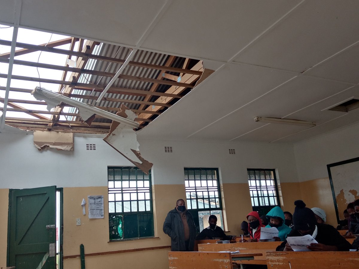 Ziyanda_ZZ's tweet photo. Classrooms at Jumba High School and Tabase Primary School were destroyed by the tornado that hit Mthatha on Tuesday. Grade 7 pupils in Tabase wrote their exams in drenched desks and leaking classrooms as the rain continued on Thursday.
#PrayforMthatha
#Tornado https://t.co/5VN8yU9fIM
