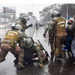 jesusdiazhenri1's tweet photo. #PeorGobiernoDeLaHistoria La única diferencia entre la dictadura de perrochet...y la de ste ladrón...es el color de las fotografías... https://t.co/XylaINSVJh