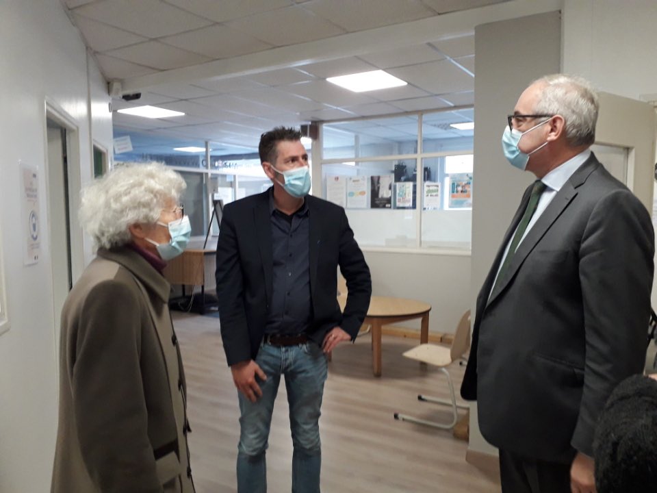 prefet59's tweet photo. #Solidarité Michel Chpilevsky, sous-préfet de #Valenciennes, a rencontré le SIAO et l'association #MidiPartage mobilisées pour l'accueil des plus démunis et la distribution de denrées alimentaires. Les centres d'hébergement seront ouverts en journée pendant la période hivernale. https://t.co/0IN6GB4DVI