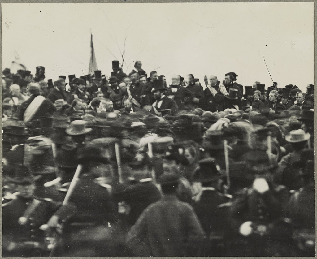 intheunion2020's tweet photo. 🇺🇸 Oggi è l’anniversario del Discorso di Gettysburg, pronunciato nel 1863 da Abraham Lincoln per commemorare le vittime della terribile battaglia avvenuta 4 mesi prima. Lungo 10 frasi, rappresenta uno dei momenti più iconici della presidenza Lincoln e della Guerra Civile stessa. https://t.co/c2c2KvdIcL