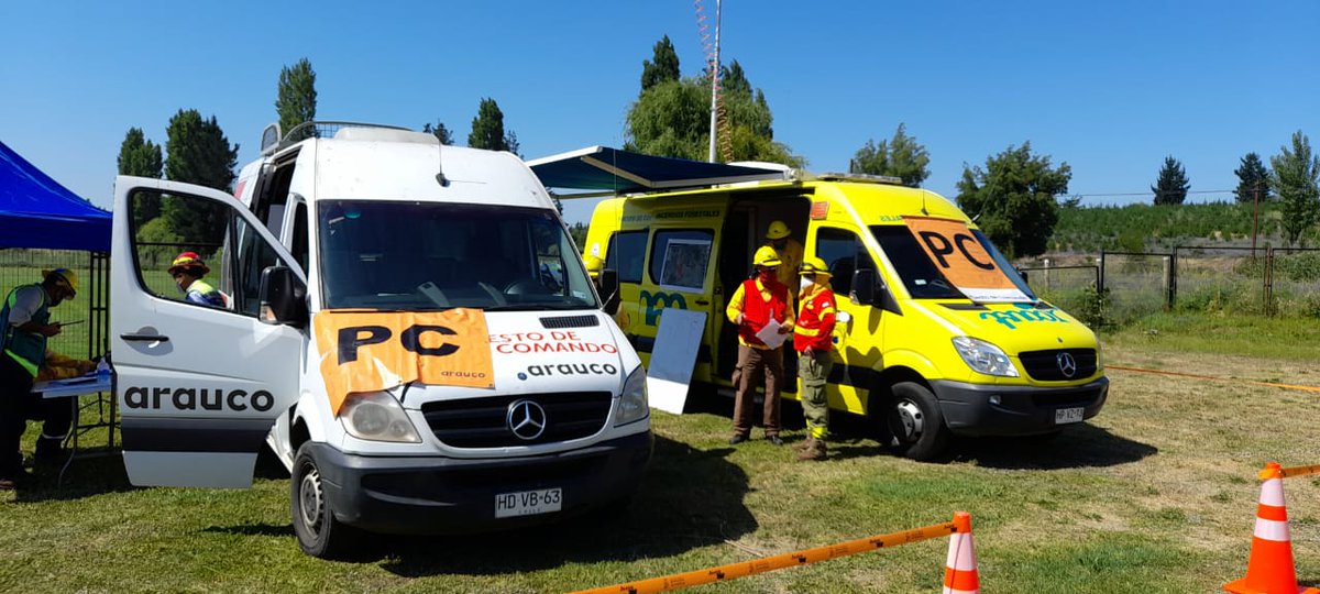 Senapred's tweet photo. #ONEMIBiobio en conjunto con @conaf_minagri, Bomberos de Los Ángeles, Carabineros, personal municipal, Forestal Arauco y comunidad del sector, realizan Simulacro de Incendio Forestal y evacuación en Millantú, comuna de Los Ángeles. #AgendaONEMI https://t.co/Api8wuz6fD