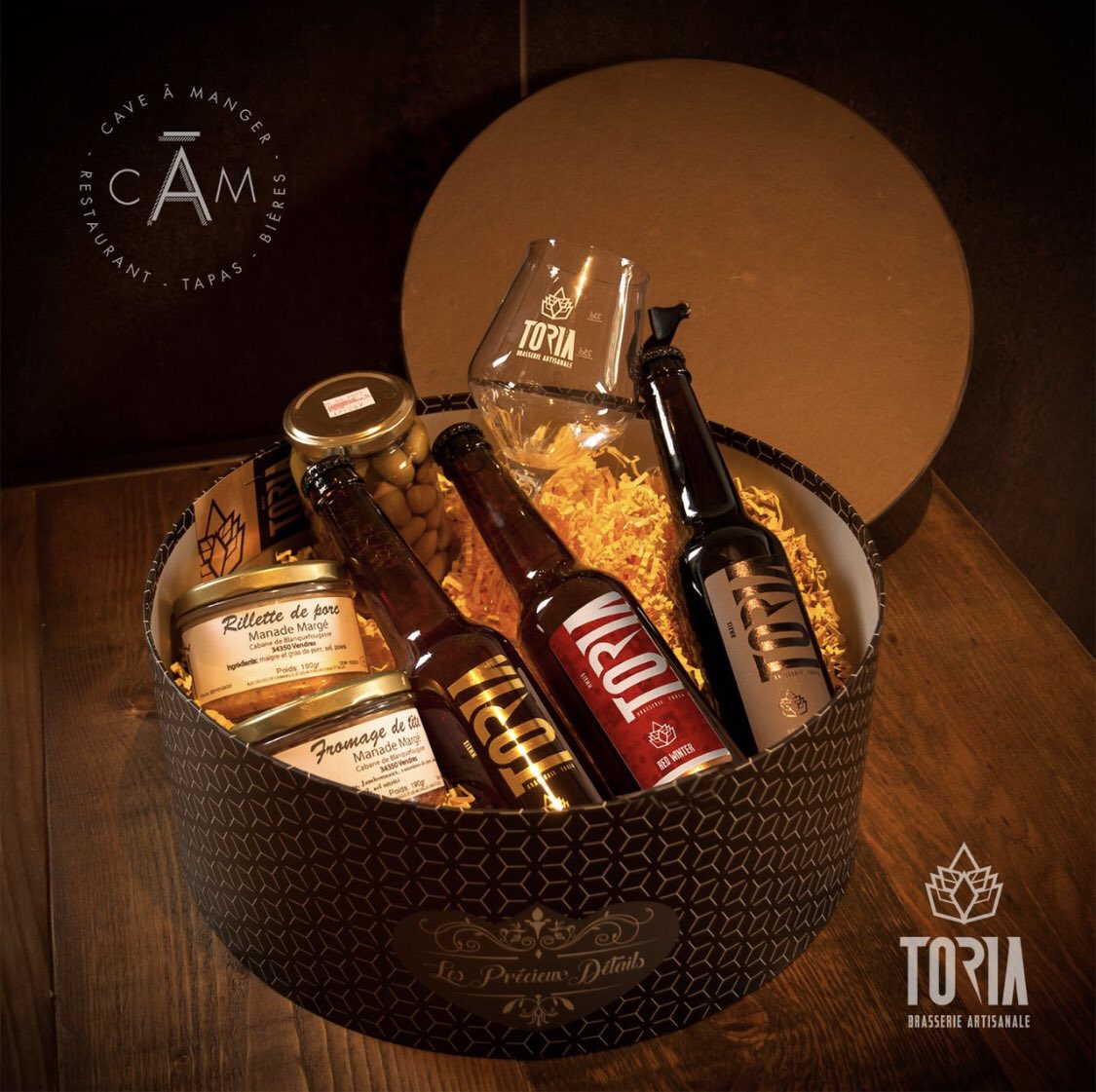 TORIA_BEER's tweet photo. Pour  réjouir vos clients et collaborateurs, offrez leur le Coffret de Fêtes TORIA composé de Produits Artisanaux Locaux de Qualité !
En collaboration avec la Manade Margé et le Moulin de Fabregat, TORIA habille votre table avec ce Coffret Gourmand. https://t.co/8AmcSWkOjb
