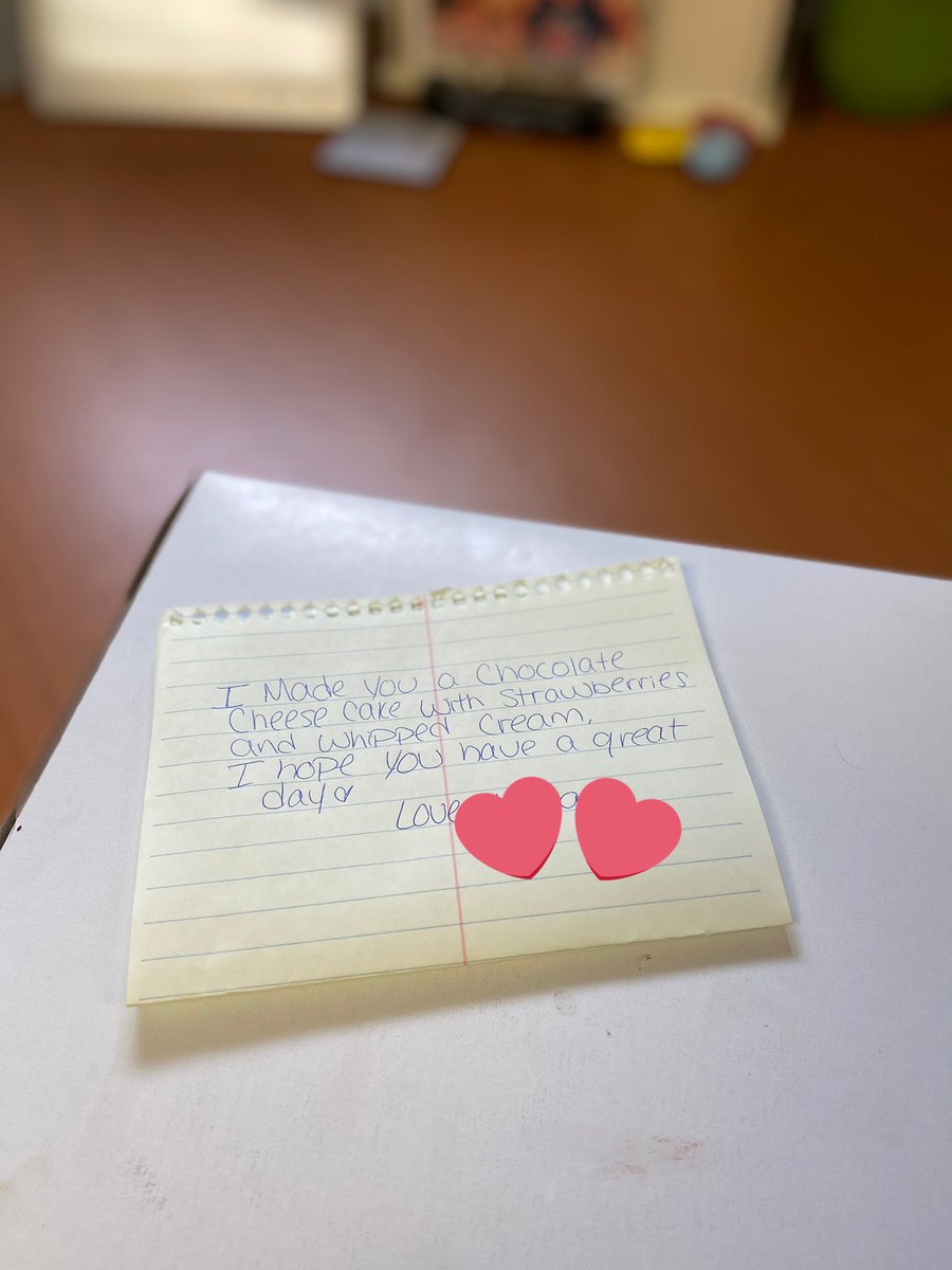 SheletteRPleat's tweet photo. Ok....ok....can I just say that I LOVE our scholars @CapRegionBOCES CTE Albany Campus 🥰🥰 A little surprise left for me while out visiting classes 🥰Do they know their principal or what😂🙌🏽🥰 #BlessedAdmin #CTE4ME https://t.co/AiyBmOKEdz
