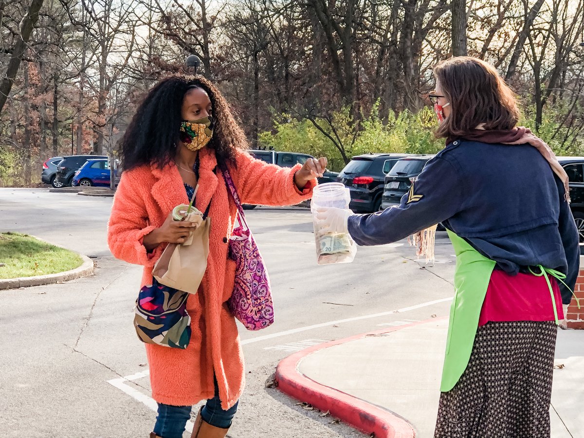 JBSchool's tweet photo. This morning seniors greeted students at the three entrances as they collected donations for Old Newsboys Day. It's not too late to support the cause and you can do so by clicking the link below.
https://t.co/jZ6ukoHDGJ
#jbsstudents #jbsgives #jbsinthecommunity https://t.co/HJGc4qUFGu