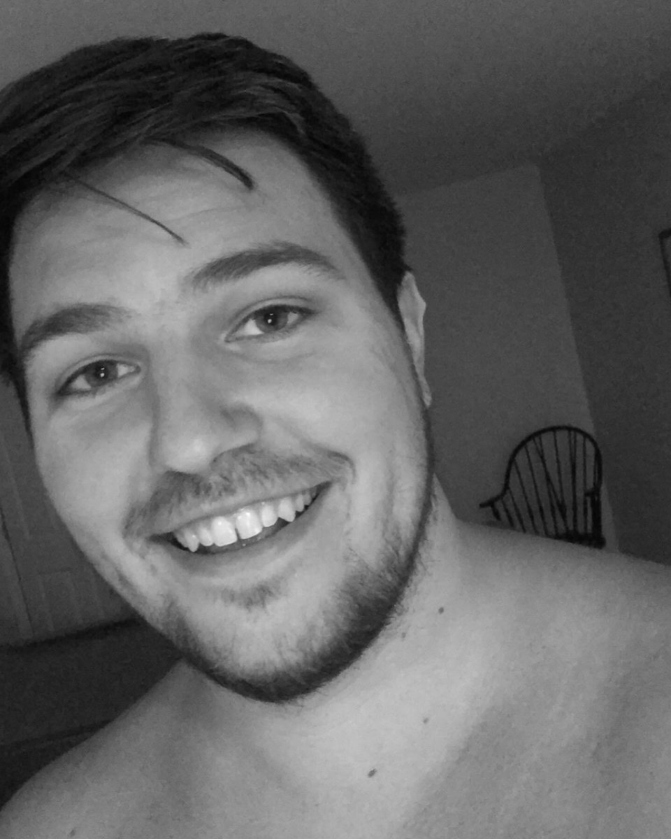menzymenz's tweet photo. Been a while. Hey. #NewProfilePic https://t.co/7HnWB77QeK