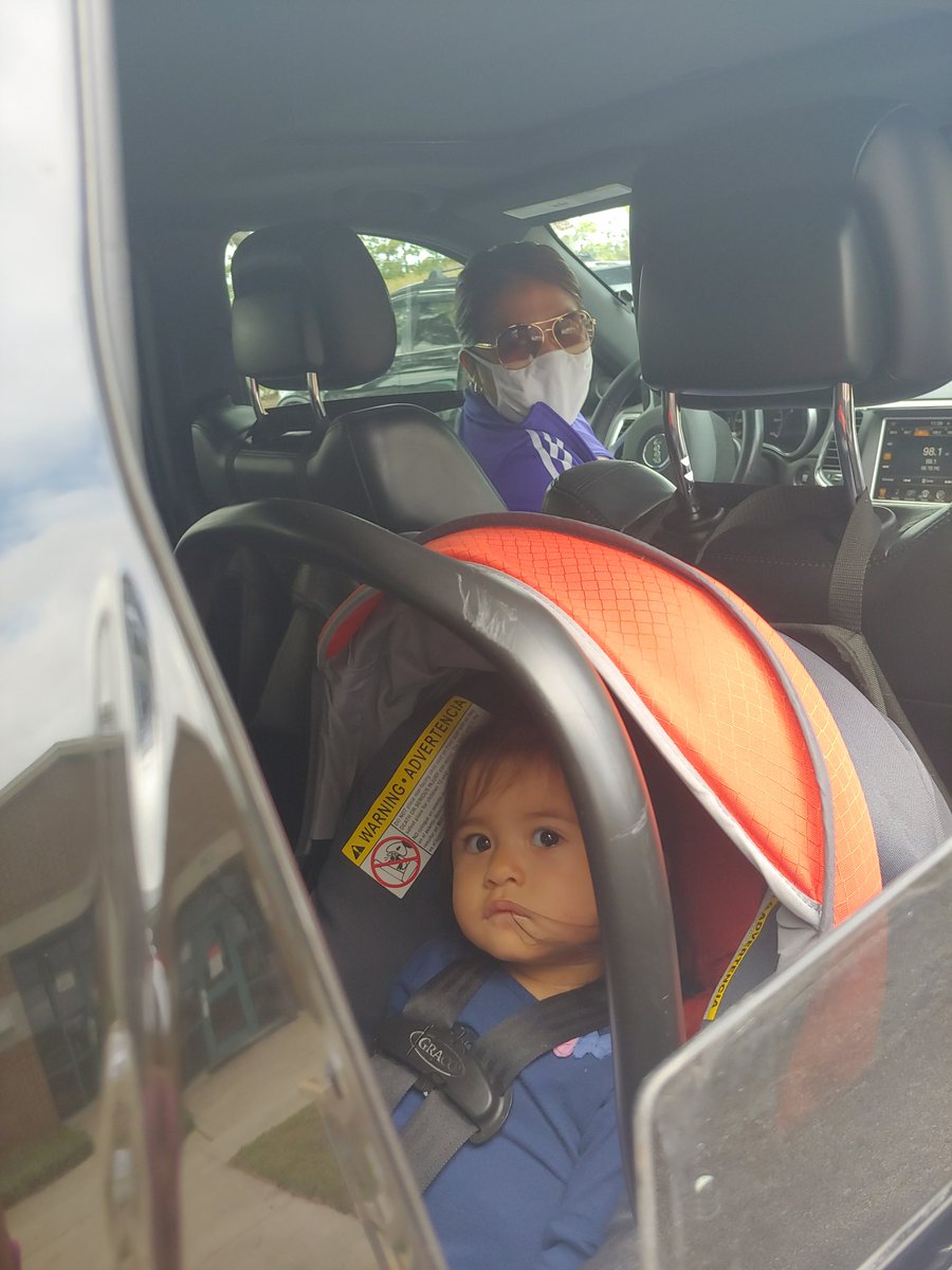 GreatStartSCPS's tweet image. We&apos;re still in the business of enriching our families with books! #bookbundle #driveupgiveaway #GreatStart #earlyliteracy