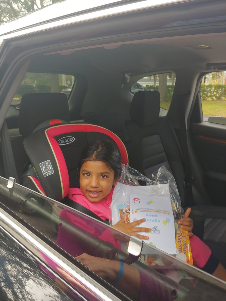 GreatStartSCPS's tweet image. We&apos;re still in the business of enriching our families with books! #bookbundle #driveupgiveaway #GreatStart #earlyliteracy