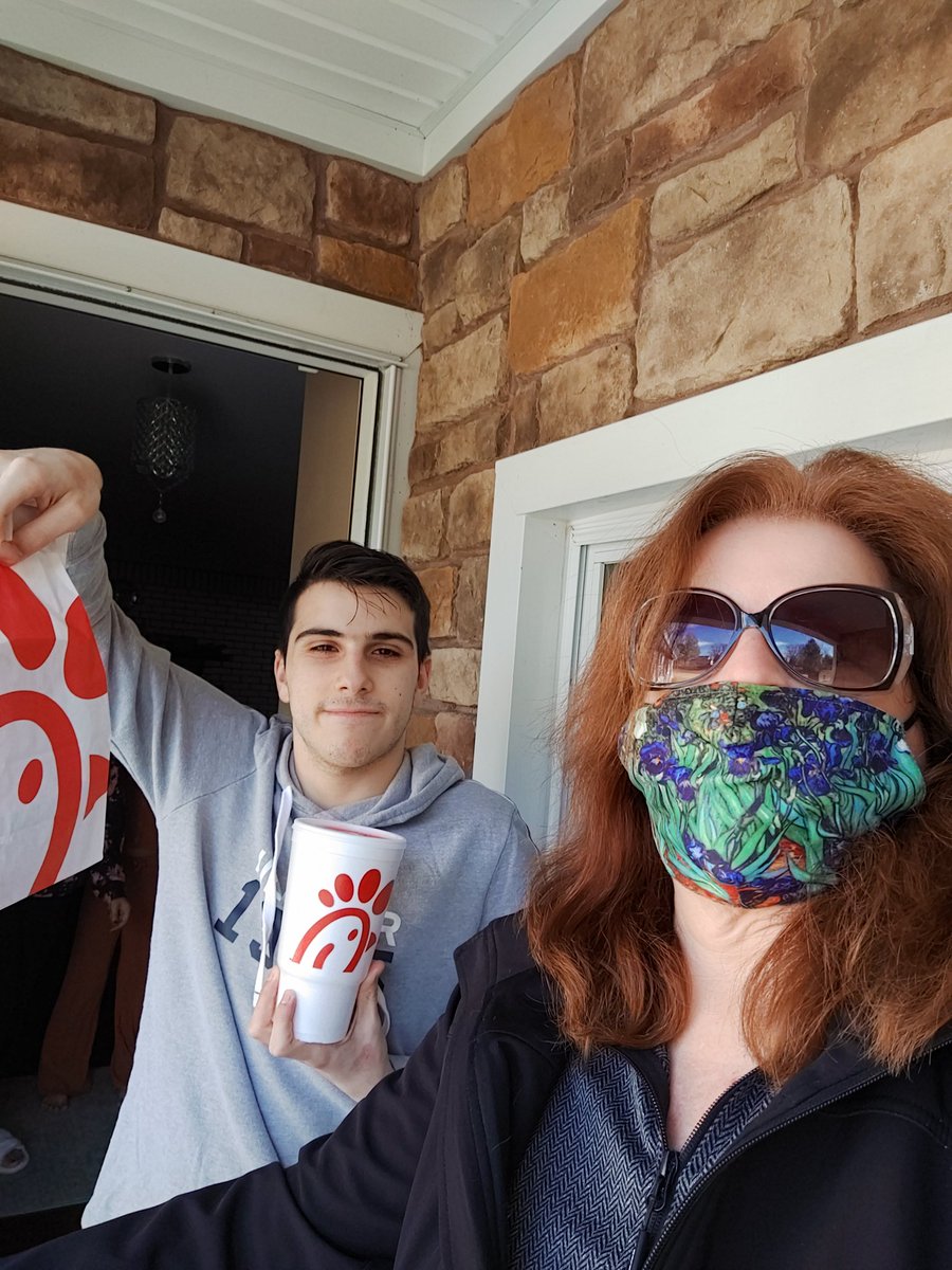 Delivering lunch to Daniel "Student of the Week."  Keep up all the hard work!  You are doing great! So happy to see you. <a href="/FazioSally/">Mrs. Fazio 💜</a> <a href="/SEPTAOldBridge/">SEPTA of Old Bridge</a> <a href="/OB_Dougherty/">Christine Dougherty</a>