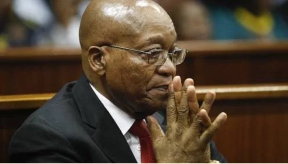 mfanafuthishaba's tweet photo. E Decline Black Card Ya Capitec 💳💳 ko Ocean basket, se tse o jele Marete A Dolphin🤪
#PrayForEmtee #saynotoxeno https://t.co/aiRUnBEE5t