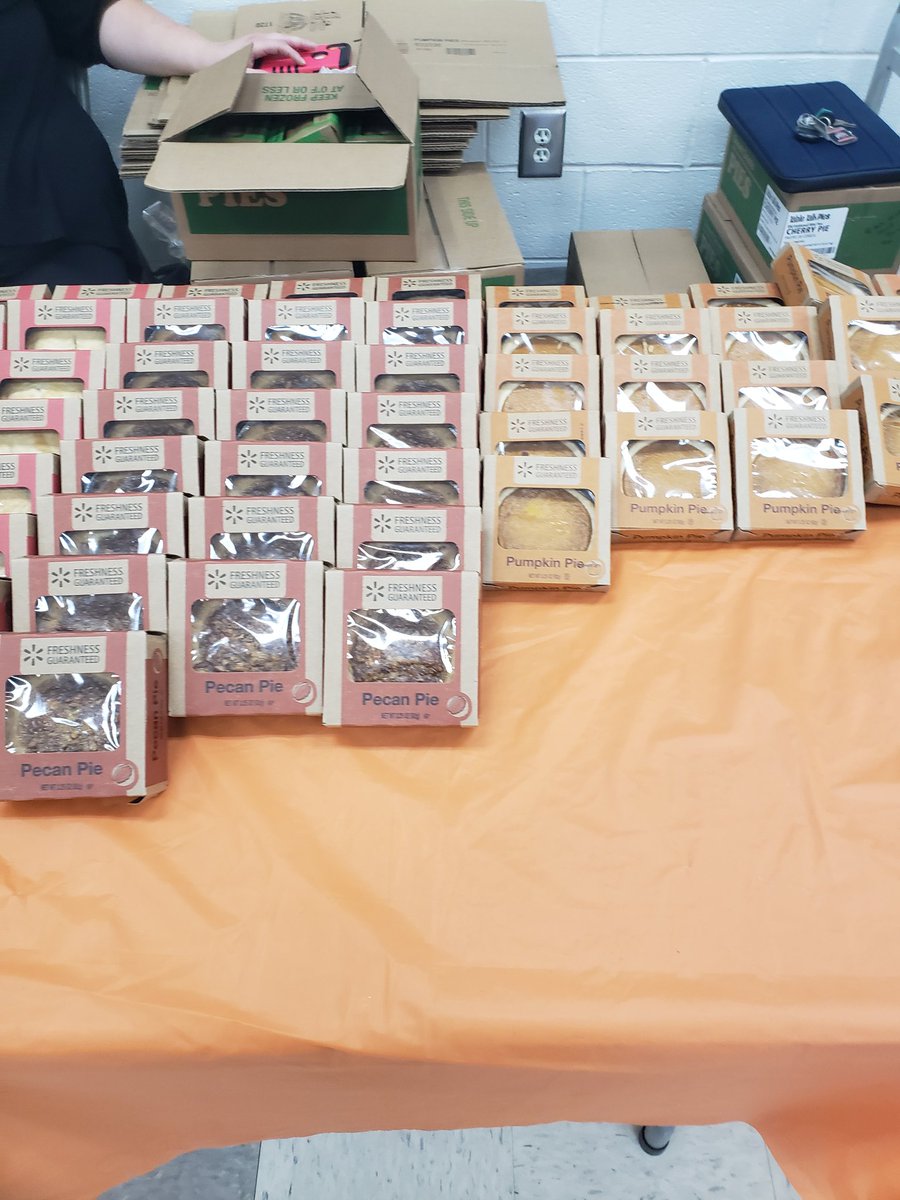 nsadler83's tweet photo. Thanks to our awesome @PTAHMS for keeping the @OT_OH Thanksgiving pie tradition alive for our students while keeping them safe with individual packaging! https://t.co/JIWxF1rXM1