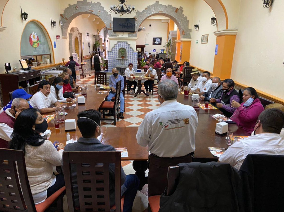 RutaElectoralmx's tweet photo. Puebla || Asiste @MgBranding legislador independiente del @CongresoPue a reunión con miembros de la Confederación de Comerciantes, con el objetivo de escuchar sus inquietudes, ante los tiempos difíciles que se viven por la emergencia sanitaria. 🤳https://t.co/iCSxYo8bod https://t.co/yWErR6ba5y