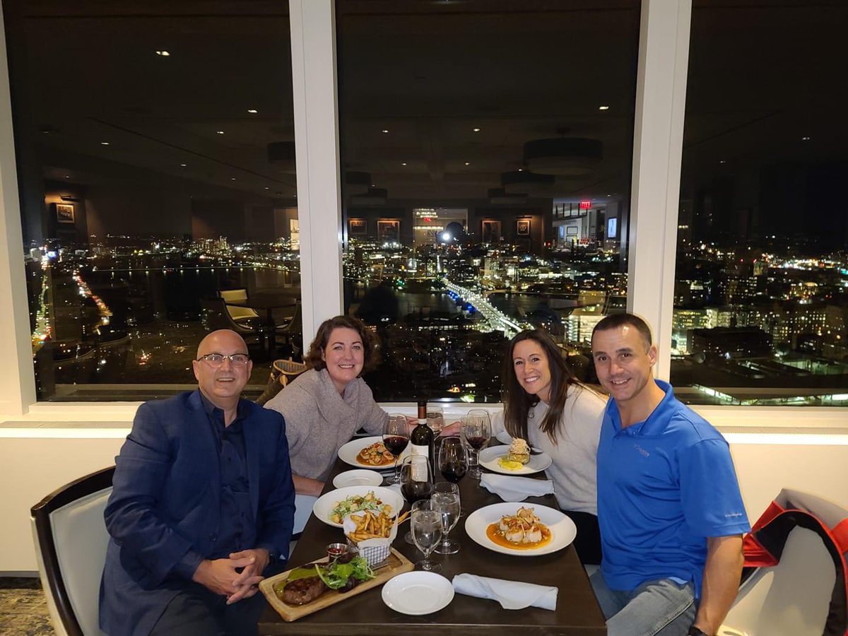 All smiles here at The UMass Club! When our Members are happy, we’re happy 😁 #MembershipMatters #UMassClub #umasseats #clublife #Boston #cityviews
