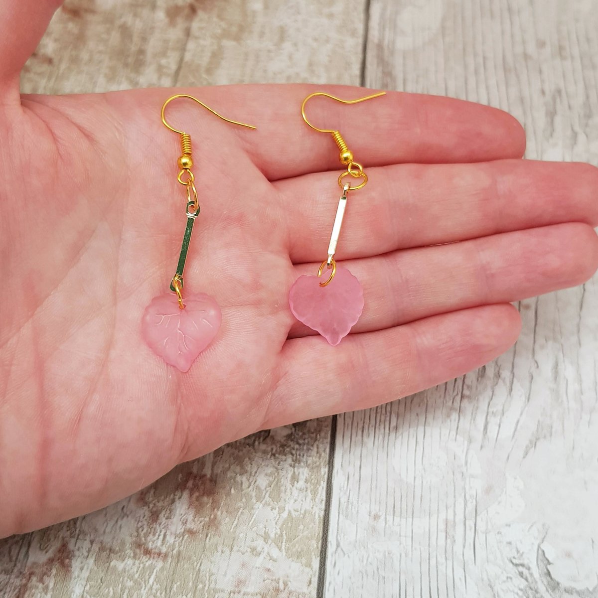 martisanne's tweet photo. Pink stylish drop earrings, acrylic jewelery, pastel dangle earrings, leaf statement jewelry, modern fashion earrings, gift for wife, E1 https://t.co/fKjXZQtKF4 #TMTinsta #EtsyTeamUnity #PastelEarrings https://t.co/MUzXjld6Te