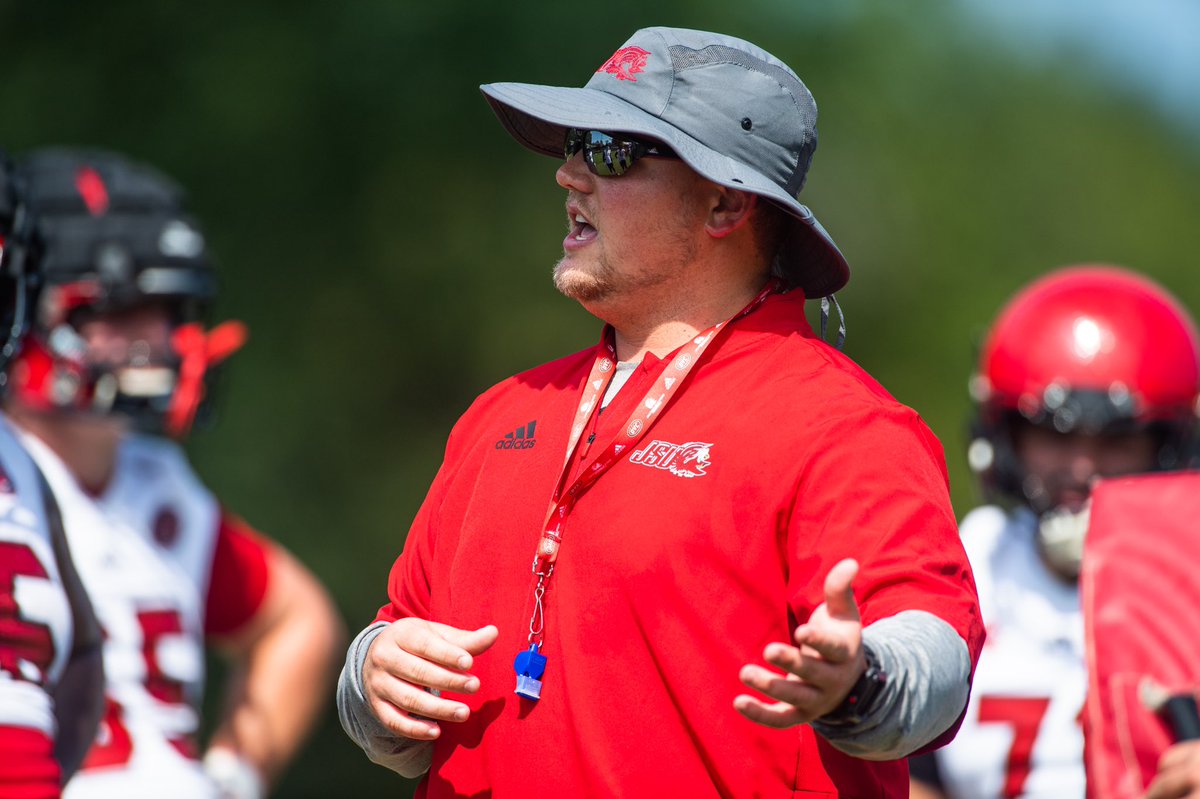 JR_Sandlin's tweet photo. Do you play Offensive Line ? 

We’re still looking for 2021 players

Do you PULL, TRAP, ZONE, and MAN BLOCK? Do know how to ROLL HIPS and STEER defensive lineman off the LOS? 

Get at our OL Coach Kevin Revis 
           @CoachKevinRevis 

#Recruiting101 https://t.co/YkmA9f5RMl
