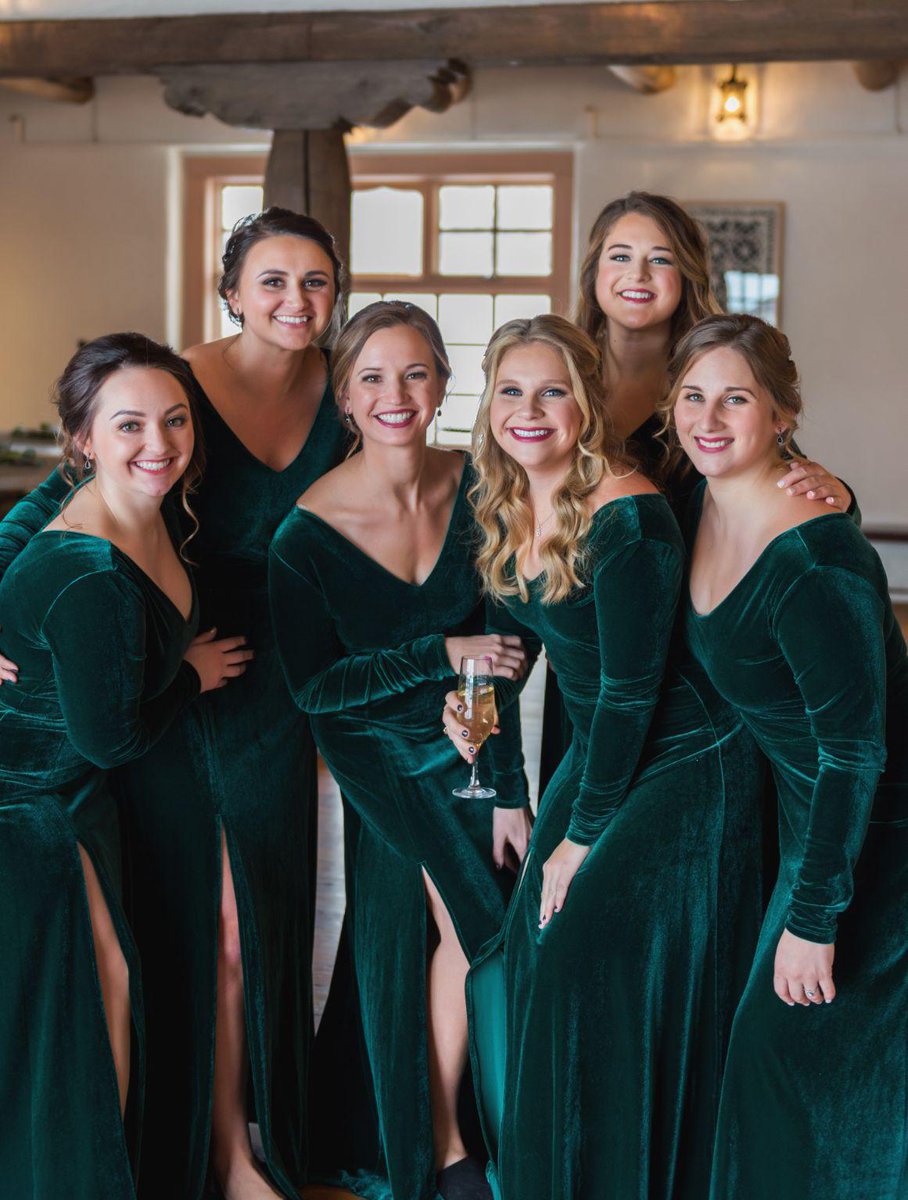 WarPaintMakeup's tweet photo. These bridesmaids look stunning while complimenting the beautiful, winter season❄
Makeup by #ArtisanKeely #ArtisanMia
Hair by #ArtisanMariah
#warpaintbeauty #WPIBride #hairandmakeup https://t.co/Cg1wQH4aiU