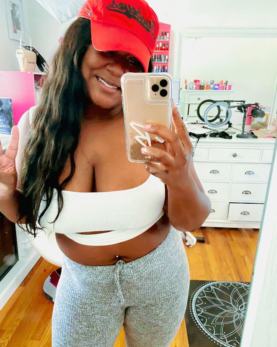 BritBratReviews's tweet photo. Hey Brats, how are you feeling today? What are your weekend plans?

#britbratreviews #reviewqueen #blackyoutuber https://t.co/mGdrYzCJa3