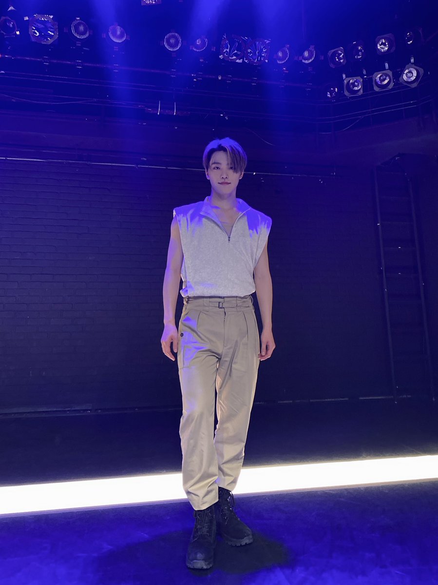 ICHANNANA12's tweet photo. Demi kesejahteraan bersama, sepertinya ueg harus tidur🥺 Chan kamu thebest😭💖 we proud of you 💖⭐✨ #kpopfuture #LEECHAN #DANCEOLOGY #Dino_Danceology #Dinodanceology #dinovember https://t.co/0Z3RzVag2P