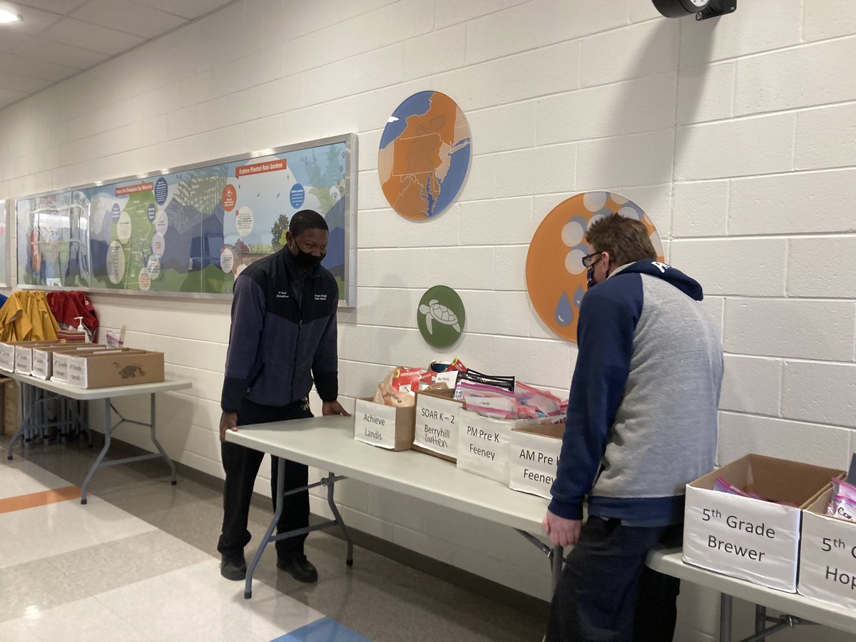 Billingsley_ES's tweet photo. Baggage Claim: The Sequel- This evening from 4pm-6pm. Please come pick up your child’s bag and make our building service workers’ job lighter. #EducationInABag #lightlifting #teamworkmakesthedreamwork https://t.co/VIPQkB56xC