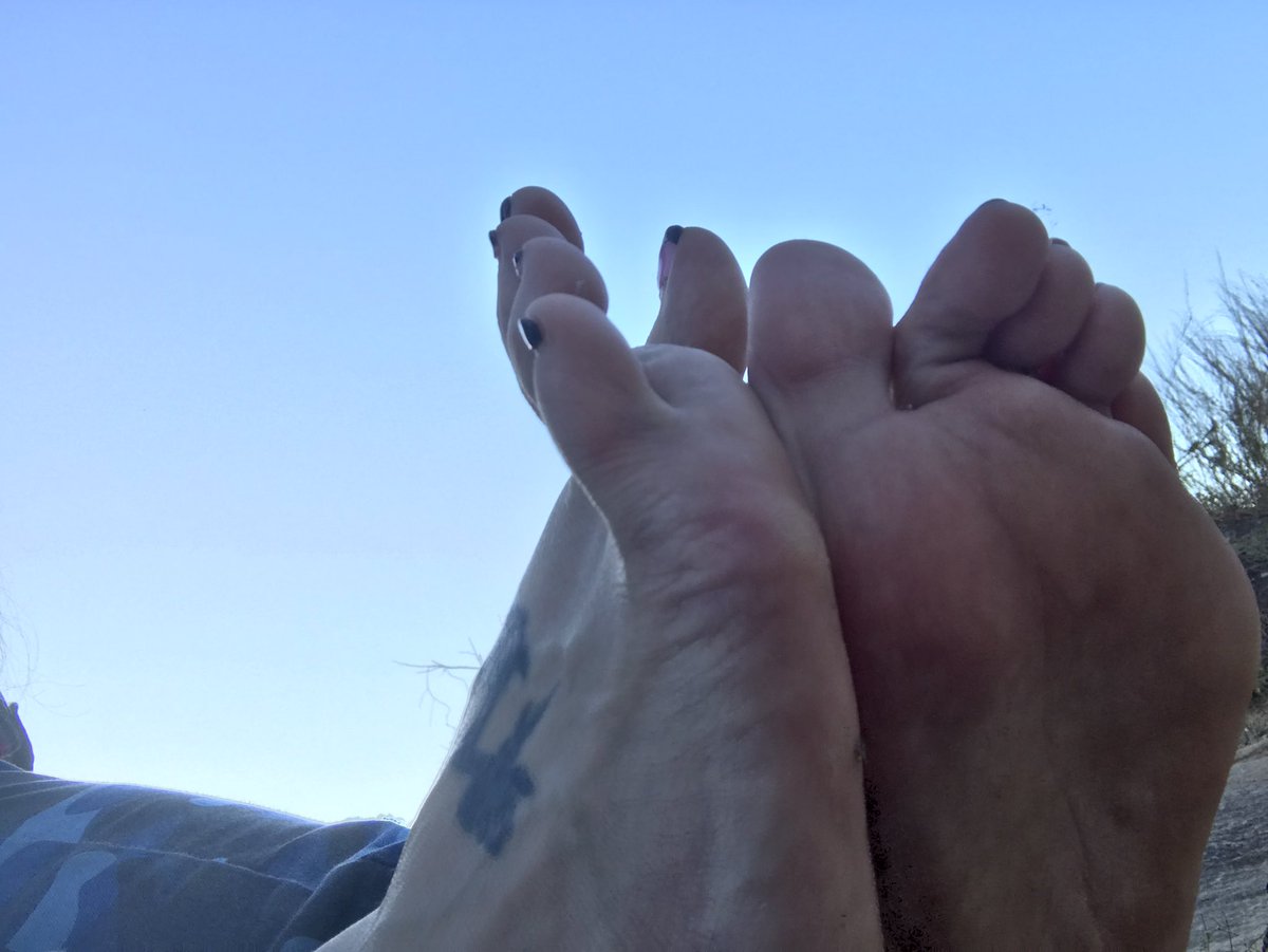 KJrknit's tweet photo. Good morning sexy people! Hope you’re all having a thrilling thirsty Thursday! #footgoddess #isellfeetpics #onlyfanfeet #sexyfeet #thirstythursday #footslavewanted #footstoolneeded https://t.co/spFbEq58kq