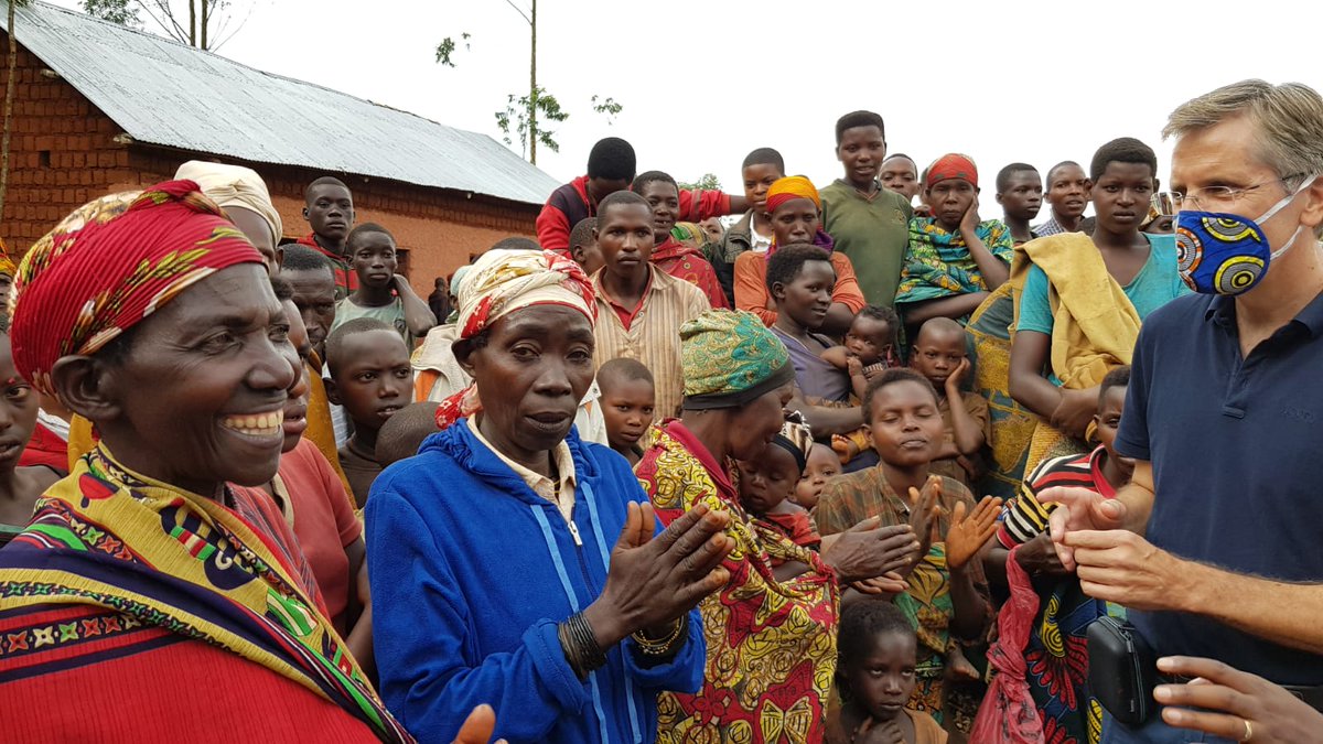 GERinBurundi's tweet photo. Visite des projets de coop. de l'UE et de ses États-Membres dans les pvcs. #Kayanza, #Ngozi, #Kirundo. Projet opéré par @WHHBurundi et #FondationStamm et #ODEB, soutenu par l'🇩🇪 a nettement amélioré la sécurité alimentaire selon les témoignages des bénéficiaires 🇧🇮. @burundikids https://t.co/lCFF0OnNkC