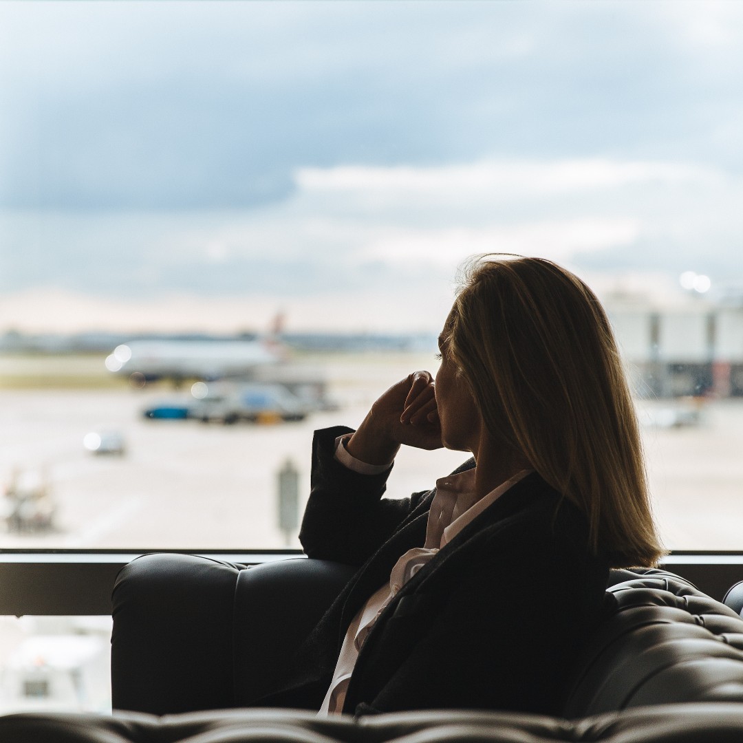 Aspirelounge's tweet image. We're #MissingThisView we love taking in runway views from our  airport lounges 🖤

#aspirelounges #airportlounges #travel