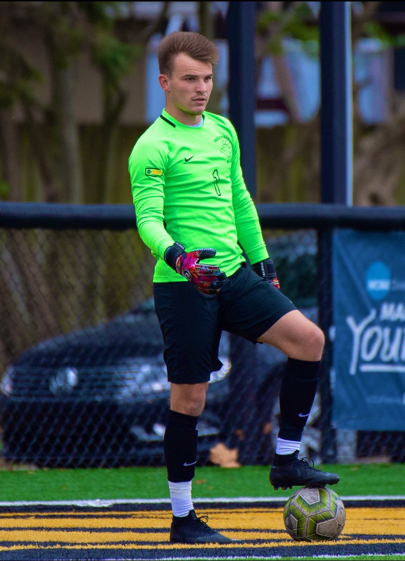 GoKnights_MSOC's tweet photo. Kings MSOC alumni Ian Crook (‘16) Foster Martin (‘16) and Michael Adams (‘19) in action for their respected college program’s intra-squad scrimmages. @ODU_MensSoccer @UEAthleticsMSOC #KnightsAtTheNextLevel #BuiltDifferent https://t.co/FeIAziNw9T