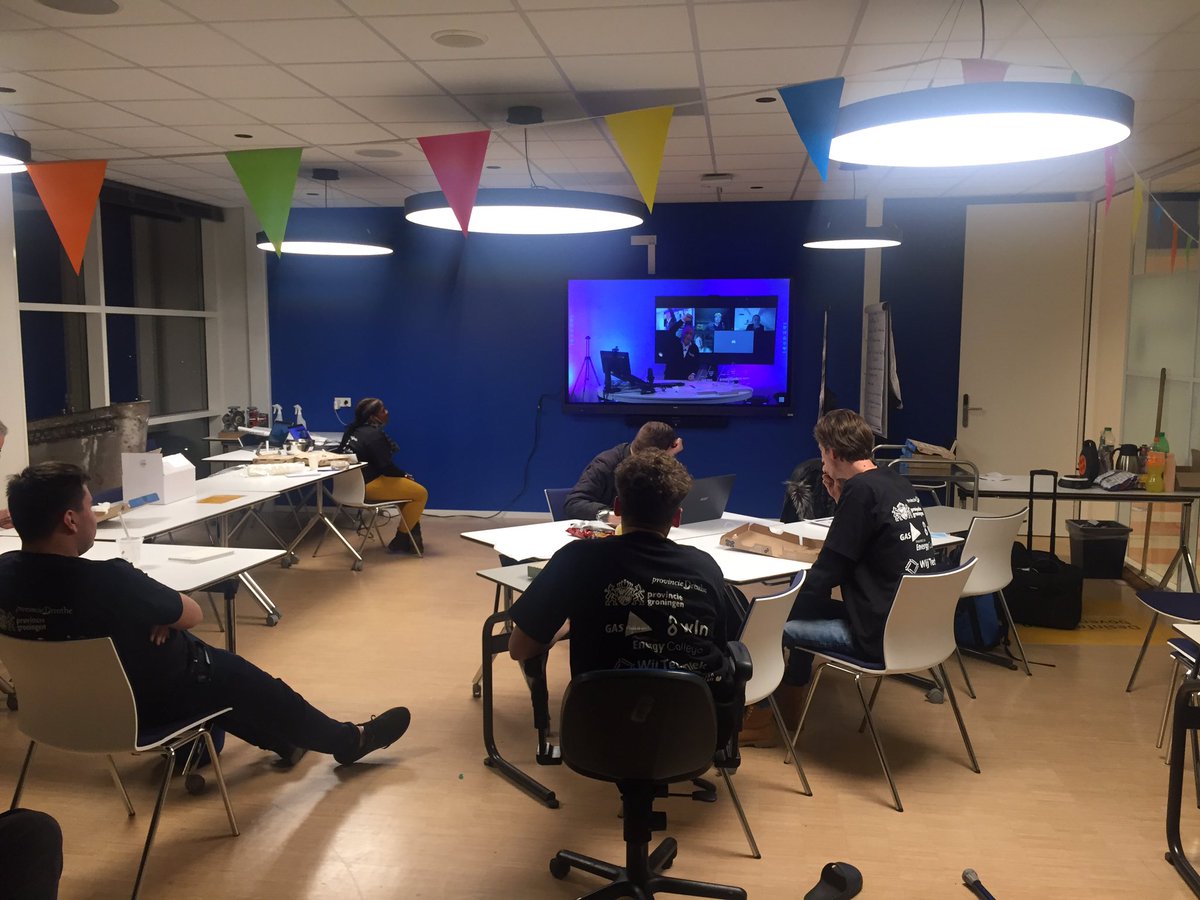 M_Arling's tweet photo. Finale #hackathon #FPDhack #gas2.0 @EnergyCollege @wmdwater is gestart.
Daar hoort dan natuurlijk #pizza bij.
Beide teams van @EnergyMaritime @Noorderpoort zijn er klaar voor. https://t.co/FtAEsG70UE