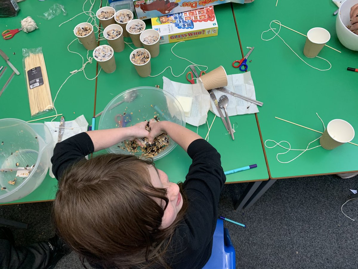MrRMckenzie1's tweet photo. STEM time involved us making bird feeders for our playground and outdoor areas! #responsible #winteriscoming #globalgoal #GG14 @woodside_school @woodsideeco https://t.co/lENgLg1oGV